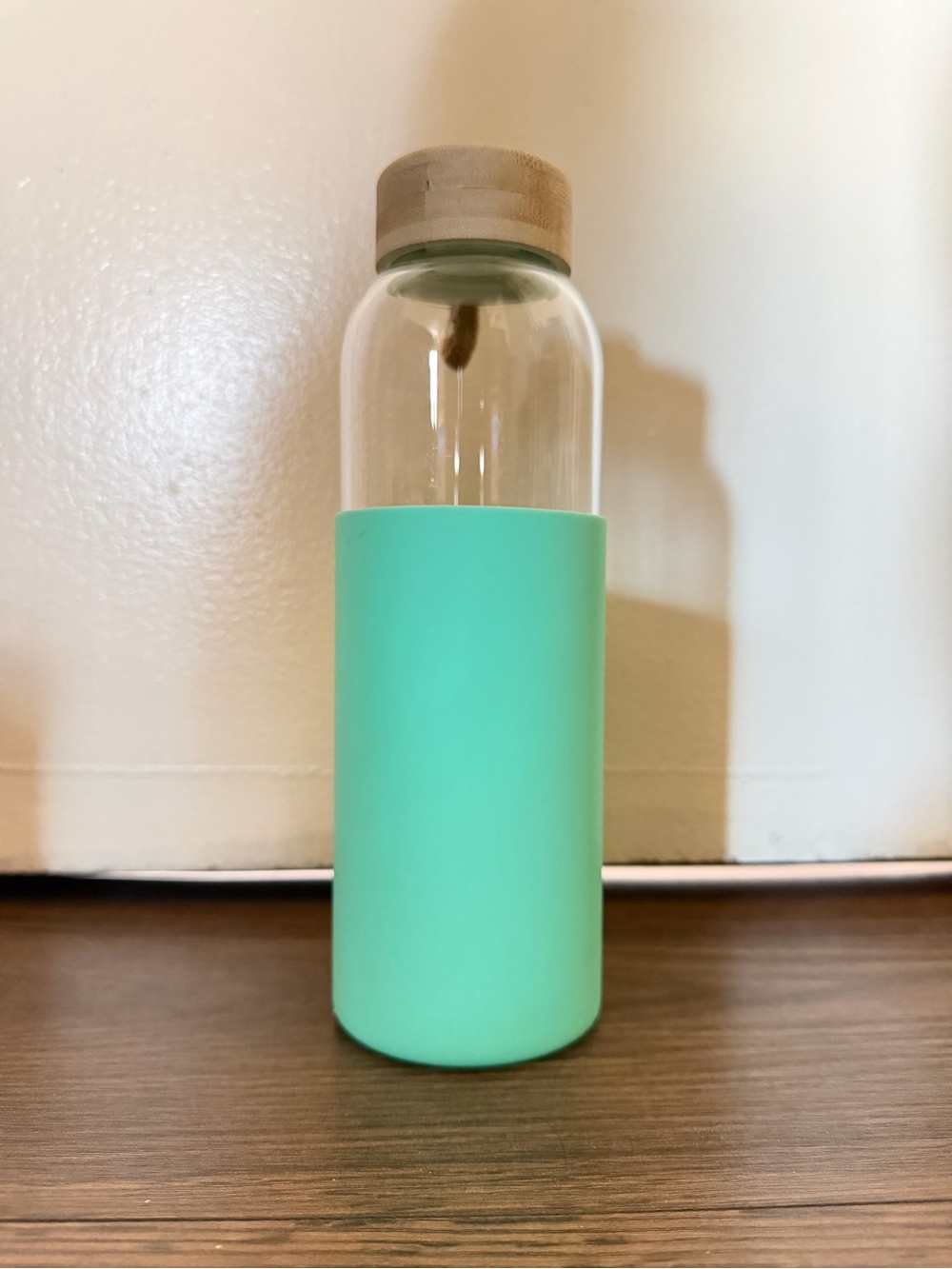 *BRAND NEW* Long Clear Glass Water Bottle With Mint Silicone Sleeve & Bamboo Lid